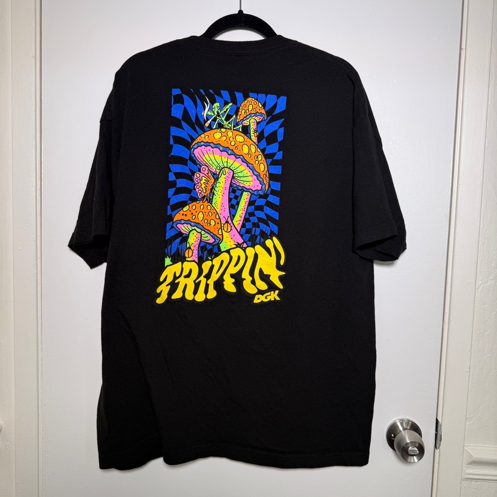 DGK Trippin Mushrooms Hot Topic Mens XL Black T-Shirt with Neon Logo Graphic